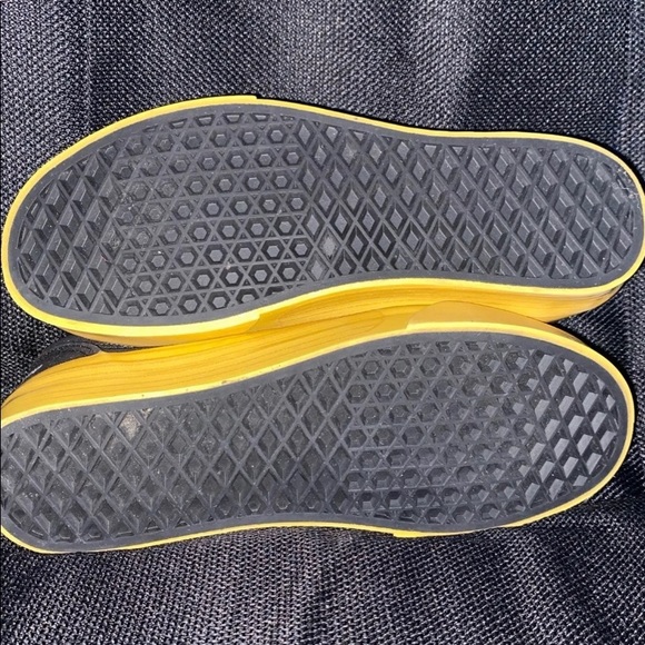 Vans - Picture 5 of 7